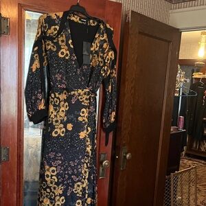 Chic Long Sleeve Floral Dress in Black and Yellow